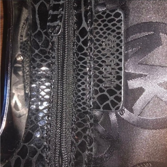 Michael Kors Berkley Black Python Embossed Leather Clutch New. - Picture 7 of 8